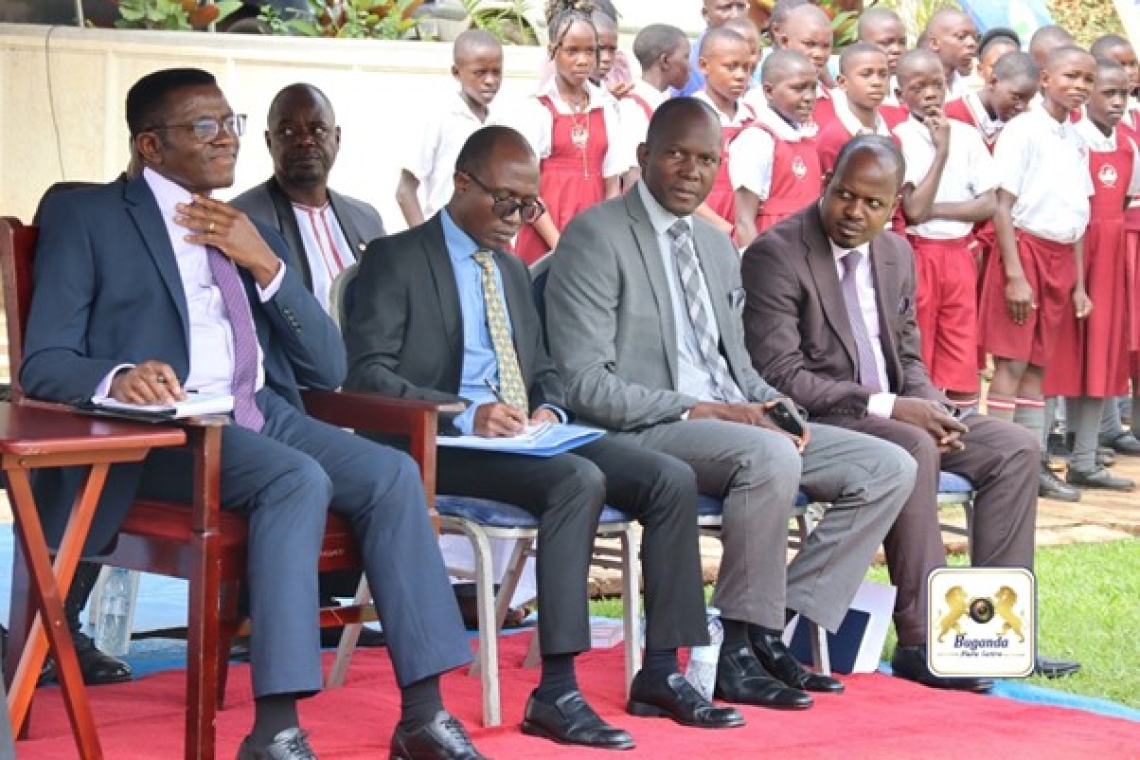 The Prime Minister and his accompanying ministers Image